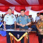 Panglima TNI Yudo Margono SE, MM , C.S.F.A Menandatangani Prasasti Monumen Pesawat Hawk 200