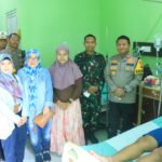 Sinergitas TNI Polri di Ngawi Kunjungi dan Beri Motivasi Petugas KPPS yang Sakit 