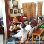 Kades Cantel Suparlan Bersama Perangkat Desa dan Pokja Cantel Wetan RW 13 Adakan Pertemuan Kampung KB di Kecamatan Sragen