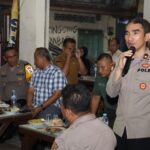 Polres Tanjungperak Gelar Cangkrukan Kamtibmas Ajak Warga Jaga Kondusifitas Jelang Pilkada 2024
