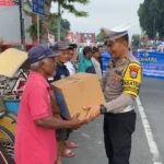 Peringati Hari Lalu Lintas Bhayangkara, Polres Kota Blitar Berbagi Bantuan Sosial