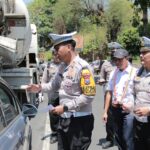 Polisi Bersama PT KAI Daop 9 Jember Gencar Sosialisasikan Keselamatan di Perlintasan Sebidang