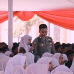 Peduli Pendidikan, Polres Jember Beri Bantuan untuk Ratusan Pelajar di Ruwatan Lantas