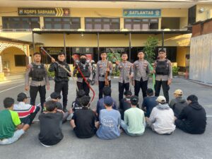 Harkamtibmas Polres Pelabuhan Tanjungperak Amankan 14 Anggota Komplotan Gangster di Tambak Wed