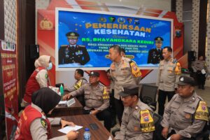 Personel Polres Kediri Kota Gelar Rikkes Siapkan Personel Pengamanan TPS Pilkada 2024