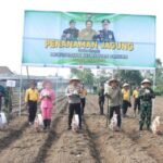 Wujudkan Ketahanan Pangan Mandiri, Polres Blitar Kota Bersama Masyarakat Tanam Jagung di Lahan Aset Polri