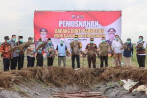 Pj. Bupati Lumajang Apresiasi Polisi yang Berhasil Berhasil Ungkap Lahan Ganja Terbesar di Pulau Jawa