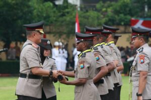 Kapolda Jatim Lantik 900 Bintara Polri Baru, Siap Mengabdi untuk Negeri