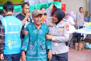 Polri Dirikan Dapur Lapangan dan Gelar Trauma Healing untuk Korban Kebakaran di Kebon Kosong