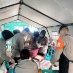 Brimob Bergerak Bantu Evakuasi Korban Banjir dan Longsor di Jateng