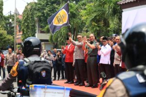 Sambut Bulan Ramadhan Polda Jatim Bersama Mahasiswa Gelar Bakti Sosial Polri Presisi