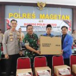 Polres Magetan Bersama Aliansi Mahasiswa Salurkan Baksos Polri Presisi Sambut Ramadan 1446 H