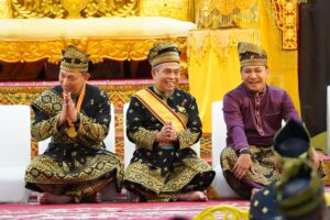Kapolri Terima Anugerah Adat Ingatan Budi dari LAM Riau: Simbol Kehormatan, Amanah Moral, dan Komitmen Kebangsaan