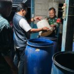 Kembangkan Pupuk bio Urin,Sertu Giwan Berkolaborasi Dengan Poktan Sulap Urin Kambing Jadi Pupuk Cair Organik   