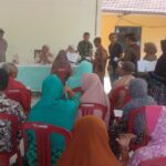 Babinsa Koramil Ngrambe Amankan Pembagian BLT Bea Cukai di Pendopo Kecamatan