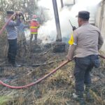 Polisi Ngawi Bersama Masyarakat, Sigap Padamkan Kebakaran Lahan di Area Waterbom Tirtonirmolo Paron