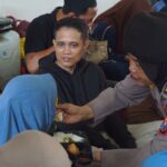 Polwan Polresta Sidoarjo Beri Pendampingan Keluarga Korban di Ponpes Al Khoziny