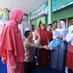 Sambut HKGB ke-73, Bhayangkari Bojonegoro Gelar Bakti Sosial di SLB Putra Harapan