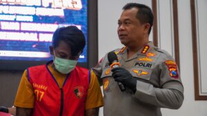 Polrestabes Surabaya Amankan Tersangka Penganiayaan Berujung Maut di Simpang Dukuh Polrestabes Surabaya Amankan Tersangka Penganiayaan Berujung Maut di Simpang Dukuh