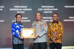 Wakapolri Terima Disway Award, Polri Tegaskan Komitmen Perkuat Kepercayaan Publik dan Sinergi Media Wakapolri Terima Disway Award, Polri Tegaskan Komitmen Perkuat Kepercayaan Publik dan Sinergi Media