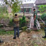 Babinsa Koramil Geneng Dampingi Dansub Zibang Ngawi Tinjau Rencana Pembangunan Jembatan Antar Desa