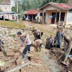 Gotong Royong Pascabanjir, Polri Pulihkan Drainase Tersumbat dan Gorong-gorong di Rusip Antara