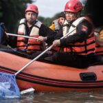 Gerakan Nasional ASRI: Polrestabes Surabaya Bersihkan Kawasan Jembatan Merah Gerakan Nasional ASRI: Polrestabes Surabaya Bersihkan Kawasan Jembatan Merah