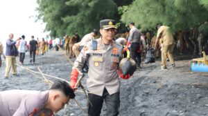 Polresta Banyuwangi Wujudkan Wisata Aman dan Resik Melalui Gerakan Banyuwangi Asri Polresta Banyuwangi Wujudkan Wisata Aman dan Resik Melalui Gerakan Banyuwangi Asri