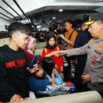 Tinjau Stasiun Surabaya Gubeng, Kapolri Instruksikan Beri Pelayanan Maksimal ke Pemudik