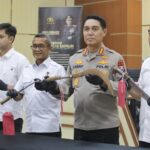 Polda Jatim Amankan Tiga Tersangka Kasus Pemerasan Disertai Pengancaman di Pasuruan