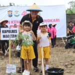 Aksi Nyata Hari Bumi: Polisi, Bhayangkari, dan Anak TK Tanam Pohon di Magetan